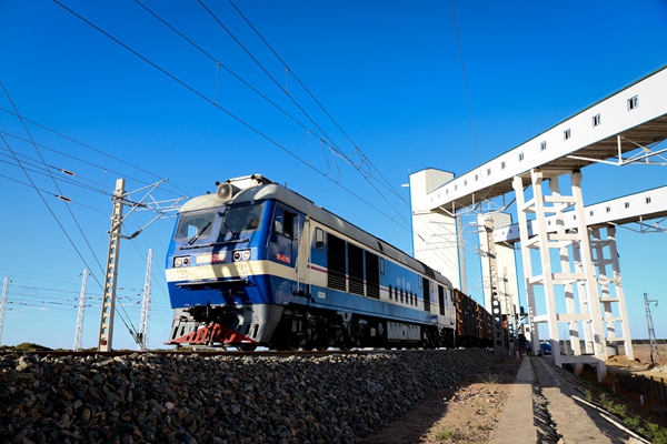 陕煤运销集团能源保供单日铁路运量创新高