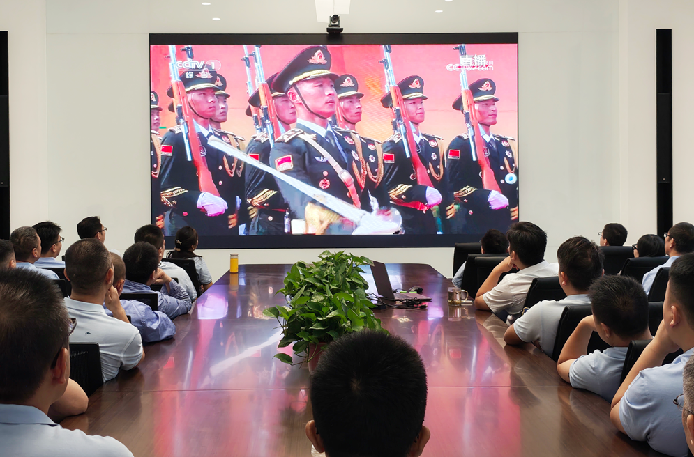 铁血铸军魂 嘉宏赤子心—济南嘉宏科技组织员工观看阅兵仪式